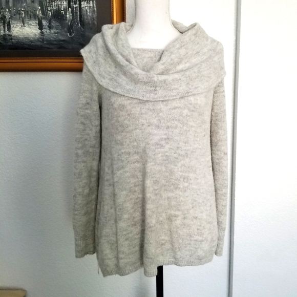 Sweaters - Sweater oversized neck